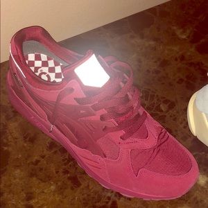 ASICS GEL KAYANO SIZE 9.5